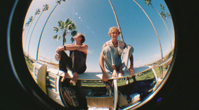 Форрест Фрэнк и Ноа Хейден переименовываются, запуская движение благотворительности на сумму свыше 90 000 долларов