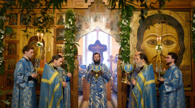 Митрополит Антоний возглавил престольный праздник в храме Благовещения