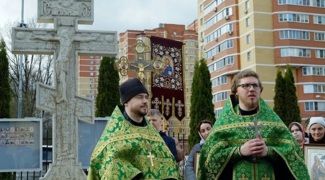Поклонный крест установят на месте будущего храма в Московском