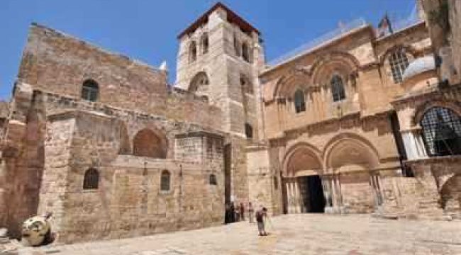 Христиане возвращаются к святым местам Иерусалима перед Священным Огнём