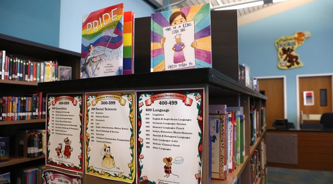 Это не цензура: Почему перемещение книг ЛГБТКИА+ во взрослый отдел защищает и права, и детей