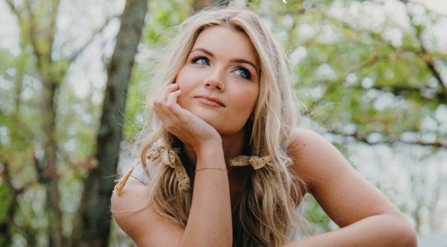 Лейкелин Леммингс превращает всеми любимый гимн в кантри-гимн удовлетворённости 'Life of Mine', доступный СЕЙЧАС