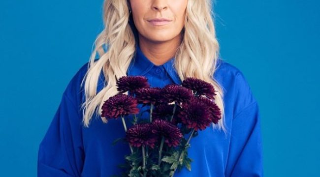 Дженн Джонсон выпускает новый сингл 'Mad at God' из предстоящего альбома 'Happy'