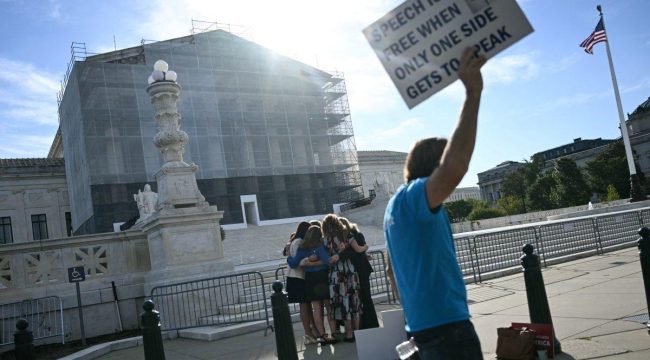 Верховный суд защитил право на консультирование на основе веры