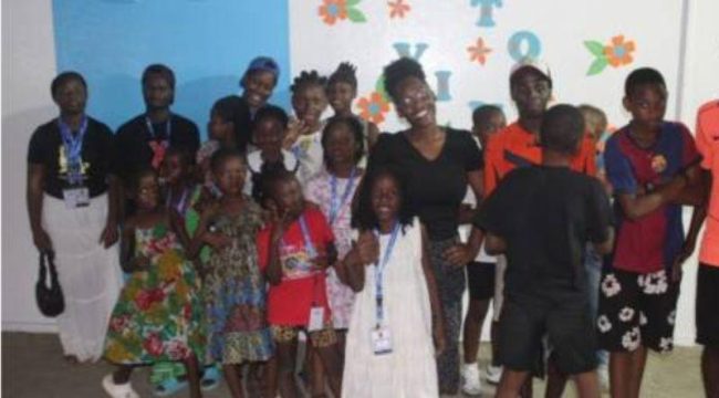 Сотни детей в лагере в Экваториальной Гвинее готовятся к визиту Папы Льва XIV