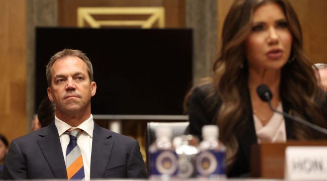 3 факта об обвинениях в тайной онлайн-жизни мужа Кристи Ноэм