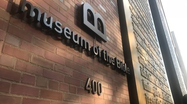 Сотни человек примут участие в недельном марафоне чтения Библии в Вашингтоне: 'Жертва у ног Иисуса'