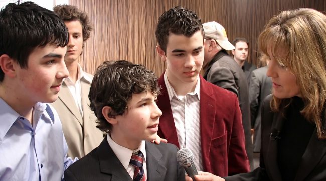 Jonas Brothers начинали как христианская группа? У нас есть доказательства
