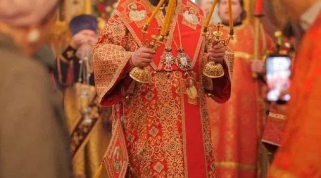 Архиепископ Фома провел пасхальные службы в храме Живоначальной Троицы