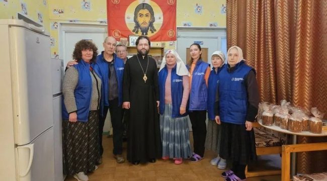 Епископ Бердянский Петр встретился с волонтерами гуманитарной миссии в Токмаке