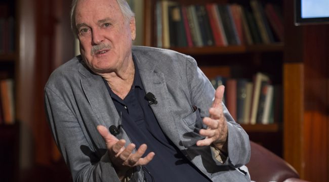 Джон Клиз выражает возмущение молчанием по поводу исламской резни нигерийских христиан