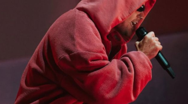 На Coachella Джастин Бибер исполнил хвалебную песню перед тысячами посетителей фестиваля