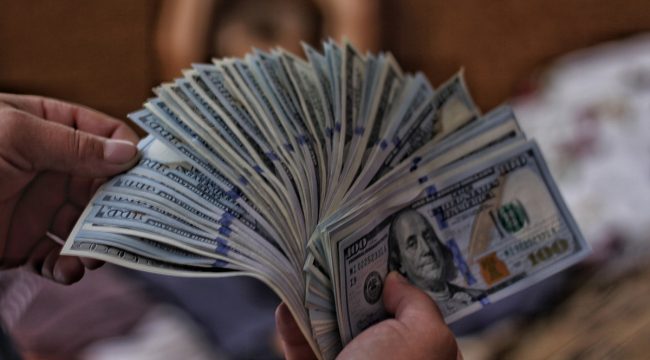 Бизнес-менеджер признался в краже более 82 тысяч долларов у двух церквей Нью-Йорка