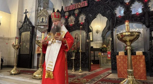 Епископ Егорьевский Мефодий провел Литургию в храме Воскресения Христова