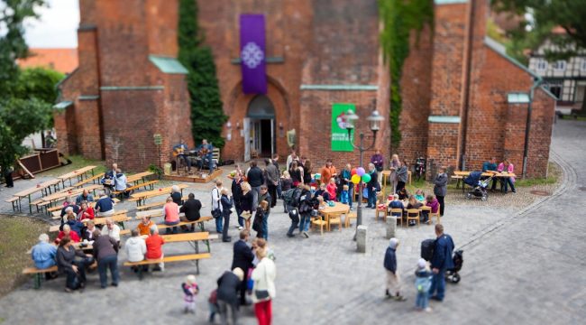 Жить больше церковью в повседневности