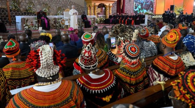 Лев XIV в Баменде: «Мир не нужно изобретать»