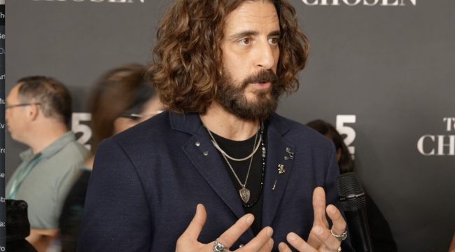 Джонатан Руми поддерживает призыв папы Льва к миру в Иране на фоне конфликта с Трампом и призывает молиться за обоих