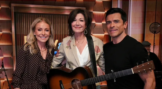 Эми Грант выступила в шоу Live with Kelly and Mark