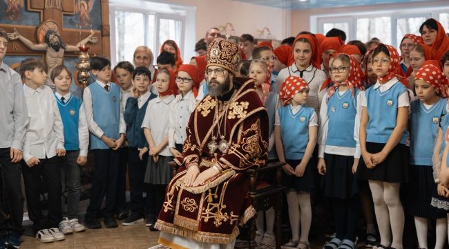 Архиепископ Савва совершил Литургию в зеленоградской школе «Звонница»