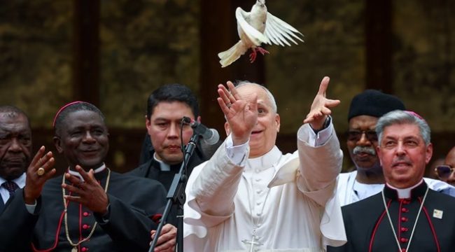 Папа Лев осудил «горстку тиранов», раздирающих мир