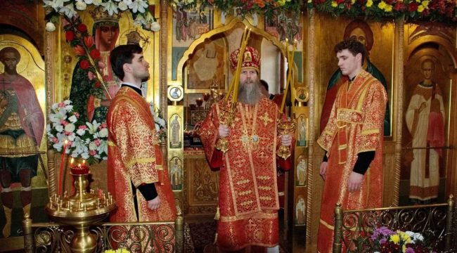 Епископ Силуан возглавил Литургию в храме иконы Божией Матери «Неувядаемый Цвет» в Московском