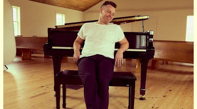 Кларк Бекхэм выпускает новую версию песни 'Goodness of God'