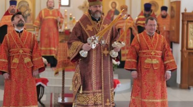 Архиепископ Фома провел пасхальную службу в храме Казанской иконы Божией Матери