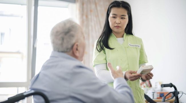 Волонтерская служба привлекает людей со всего мира