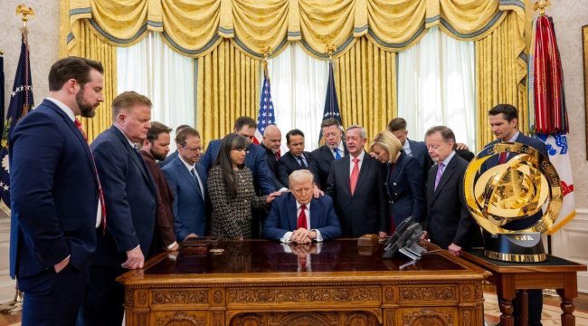 Трамп прочитает отрывок из 2-й книги Паралипоменон на мероприятии «Америка читает Библию» в честь 250-летия страны