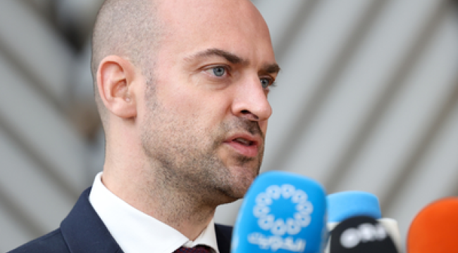 Заявления Трампа о Папе Римском признаны Францией "неприемлемыми"