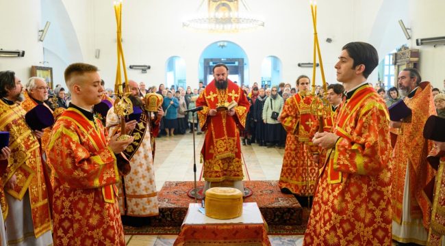 Митрополит Арсений провел пасхальную литургию в Бибиреве