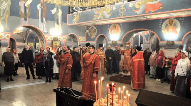 Епископ Силуан возглавил престольный праздник в храме Воскресения Христова