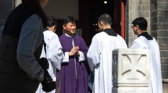 Китай: в докладе сообщается об усилении давления на католиков