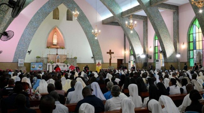 Лев XIV встретился с пастырями в Анголе