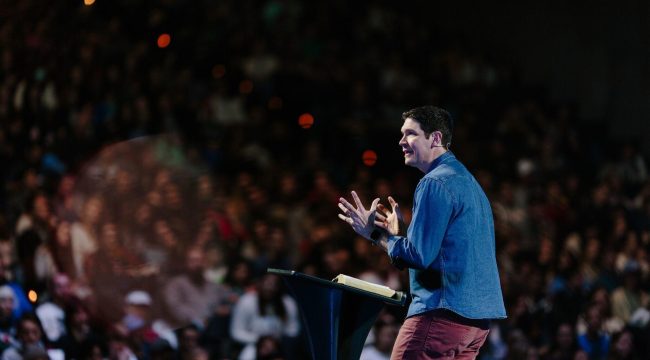 Мэтт Чандлер о политическом идолопоклонстве, деконструкции и почему духовный рост 'медленный и дезориентирующий'