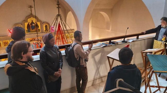 Иностранным студентам рассказали о русских пасхальных традициях в храме Отрадного