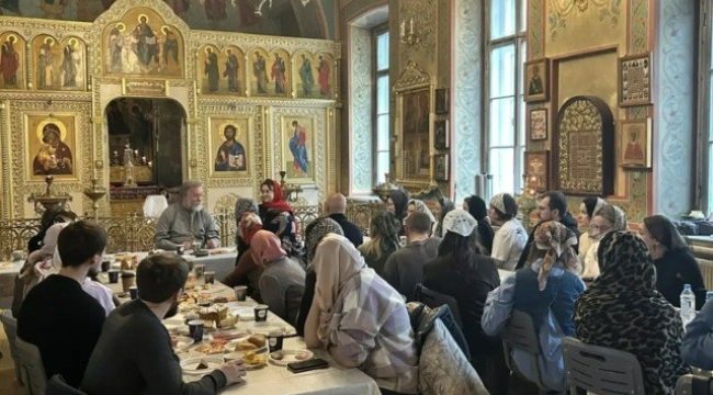 Председатель Синодального отдела по благотворительности встретился с участниками Школы духовного развития культурного центра «Фавор»