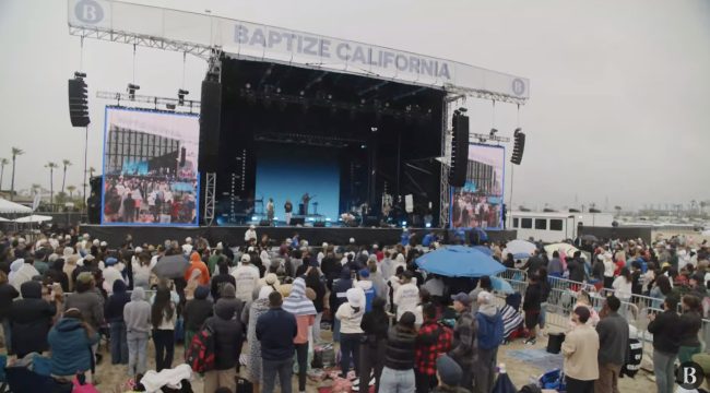Глобальное мероприятие по крещению в разработке после того, как служение окрестило тысячи в Калифорнии