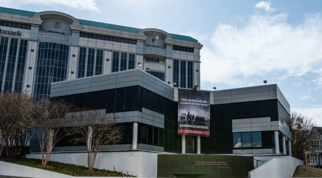 SPLC обвинена в мошенничестве с пожертвованиями, якобы перечислив $3 млн лидерам Ку-клукс-клана и других экстремистских групп