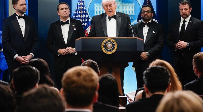 Трамп занял решительную позицию после стрельбы на ужине АККБ, призвав американцев мирно разрешать разногласия