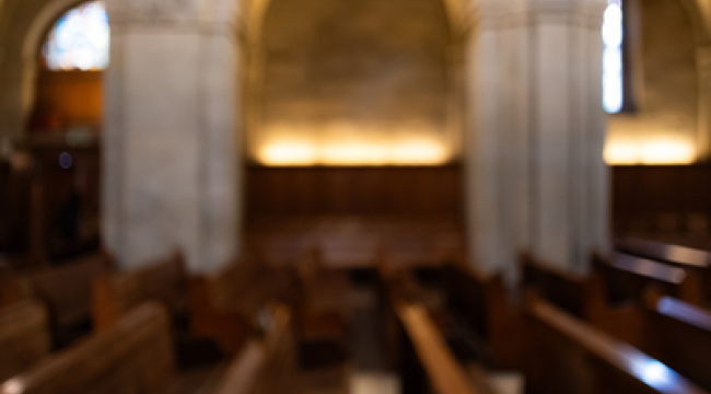 Сотни жителей Квебека посетили хоккейный матч в соборе