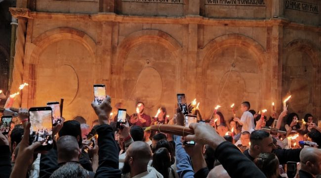 Делегация Фонда Андрея Первозванного доставила Благодатный огонь в Москву