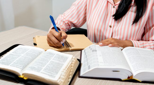 Не просто читайте Библию — изучайте её