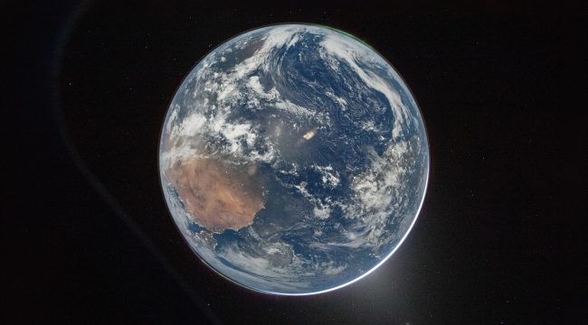 Небеса по-прежнему возвещают