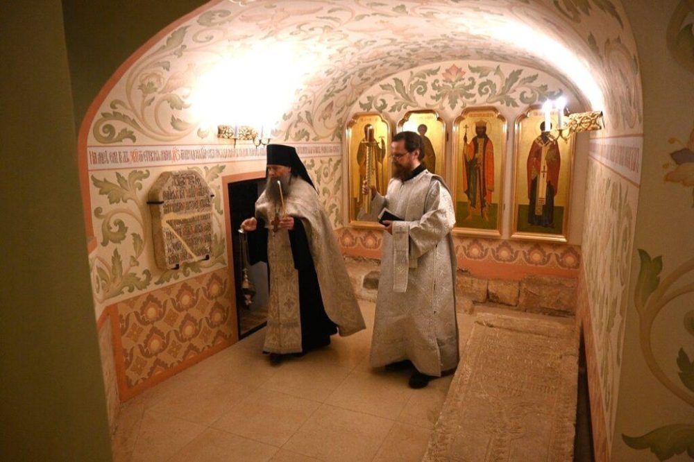 В Новоспасском монастыре отслужили панихиду по братьям Никитичам Романовым