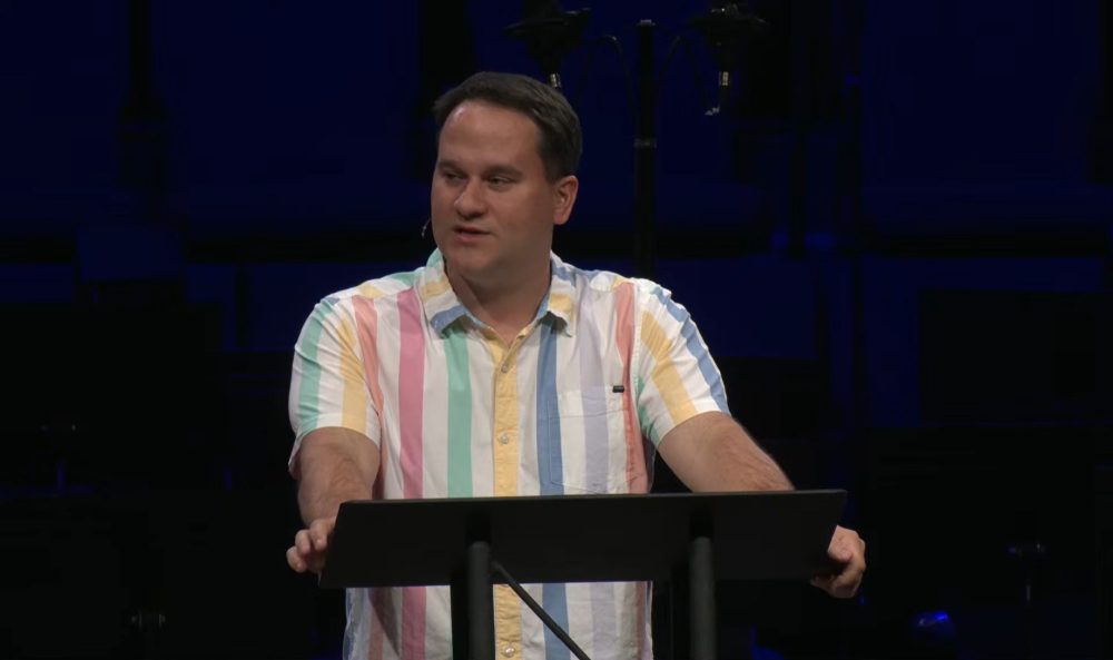 Пастор предостерегает прихожан от «сплетен» после ареста руководителя оркестра академии