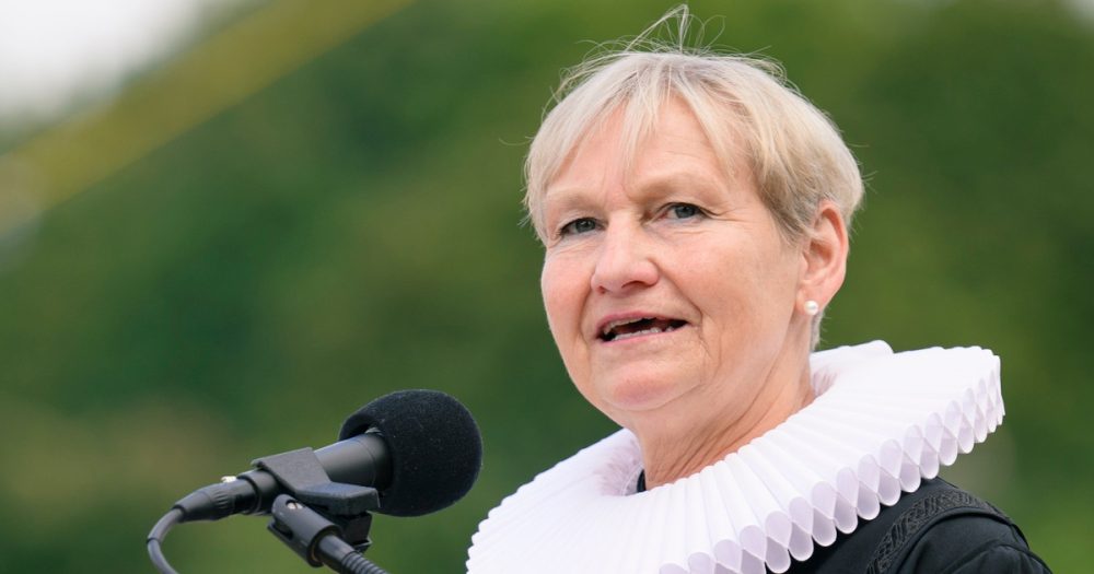 Не привыкать к страданиям мира