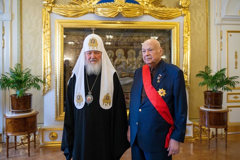Патриарх Кирилл наградил Владимира Ресина орденом Александра Невского