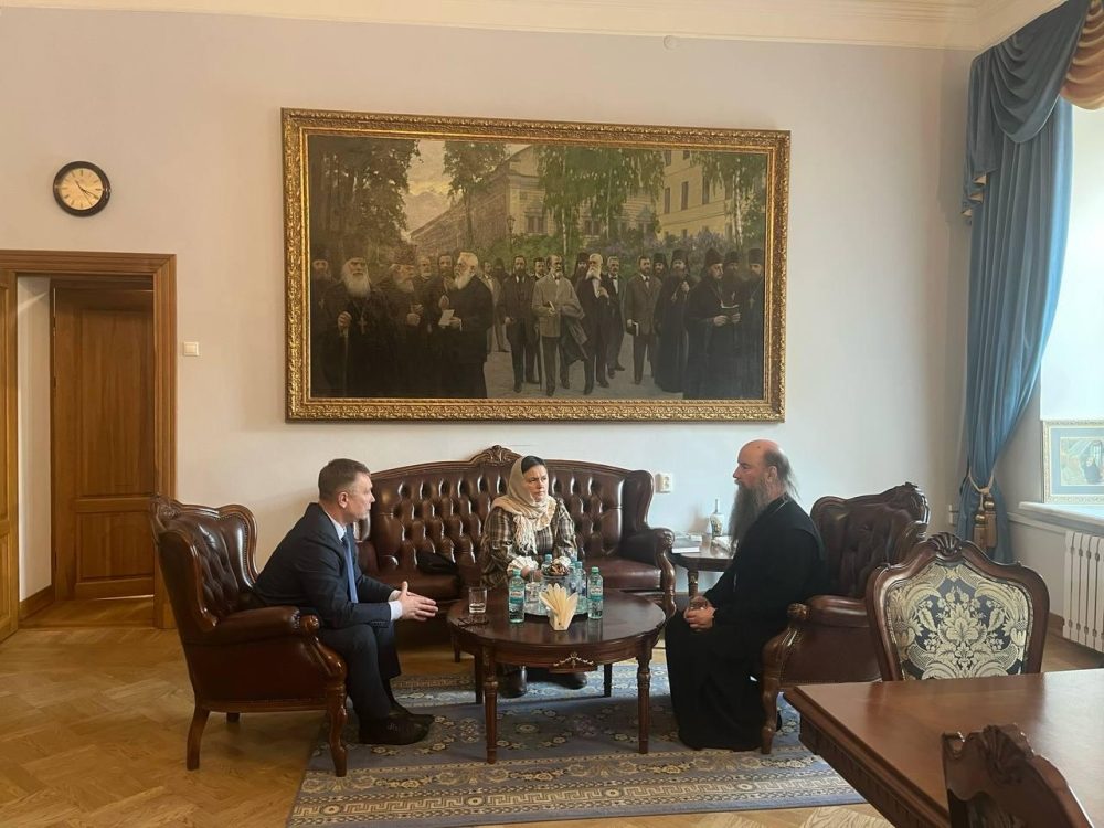 Депутат Госдумы обсудил с наместником Троице-Сергиевой лавры проект поддержки военнослужащих