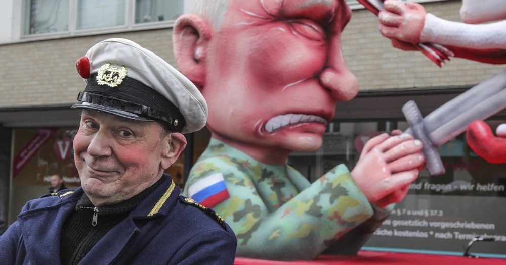 Создатель карнавальных повозок Тилли приговорен к тюремному заключению в России